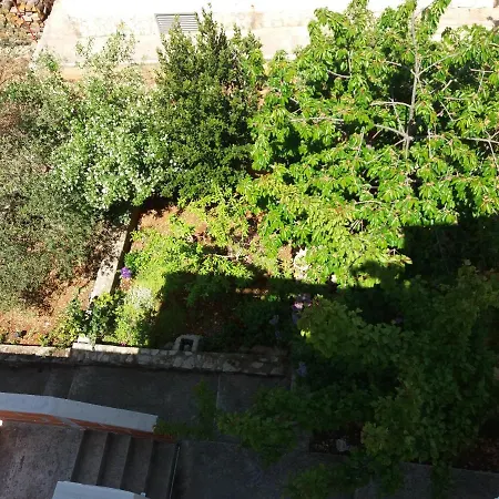 Lea * Brodarica (Sibenik-Knin)