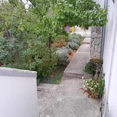 Lea * Brodarica (Sibenik-Knin)