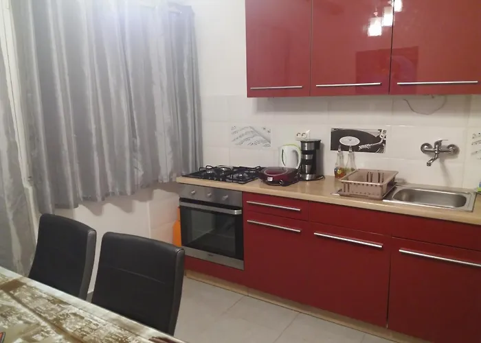 Lea * Brodarica (Sibenik-Knin)