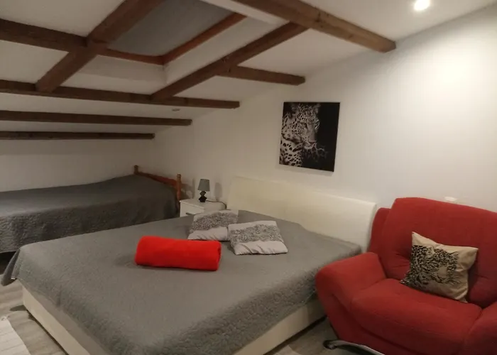 Lea * Brodarica (Sibenik-Knin)