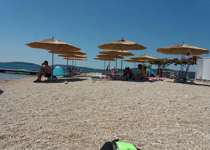 Lea * Brodarica (Sibenik-Knin)