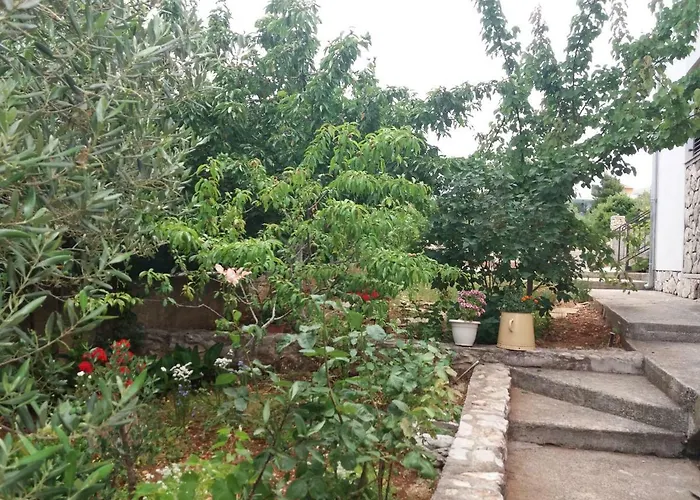 Lea * Brodarica (Sibenik-Knin)